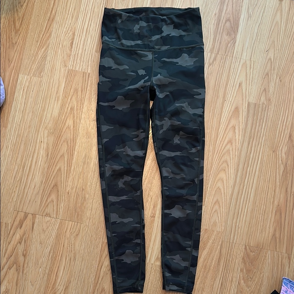 Athleta Black and Gray Camouflage Leggings Full-Length Stretchy